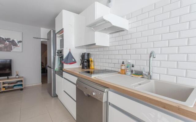 Rez-de-chaussée centre ville d'Embrun 3 étoiles