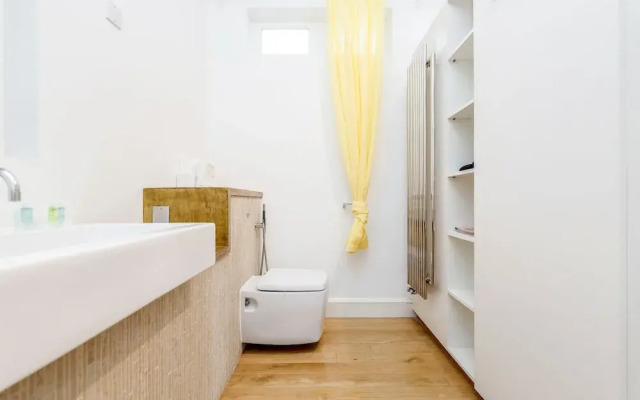 Dashing Duplex Bond Apartment WOOD