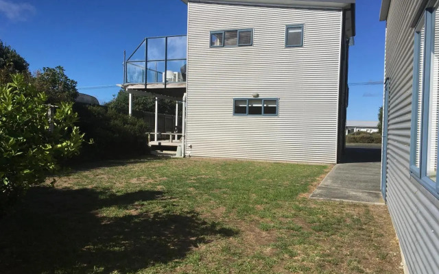 Oceans 8 - Mangawhai Heads Holiday Home