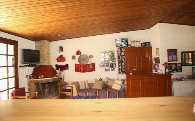 Petros Village