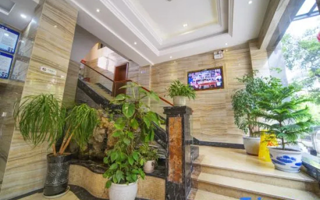 Yi Long Hua Chen Impress Business Hotel