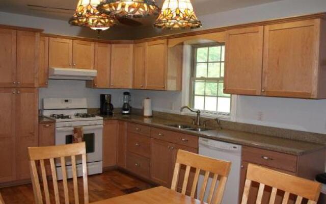 Climbing Bear Creekside Cabin