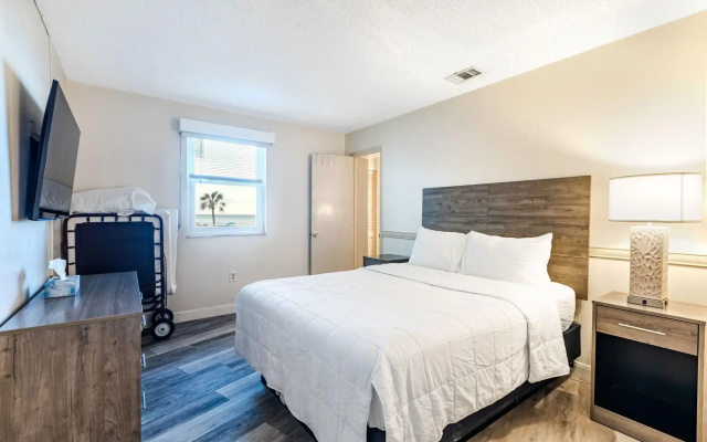 Grand Shores West