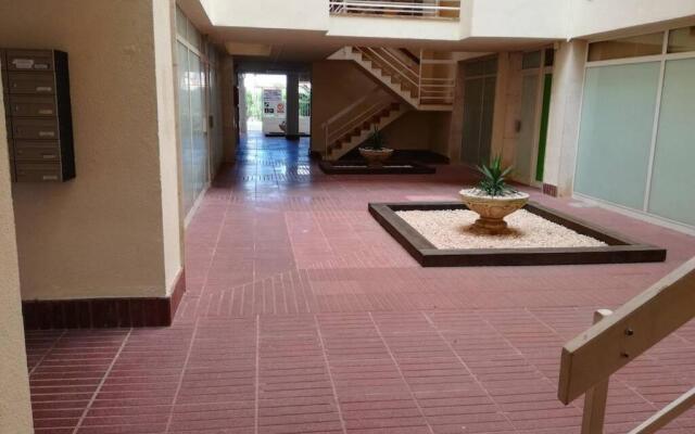 Apartament a Roses. Terrassa i piscina comunitaria