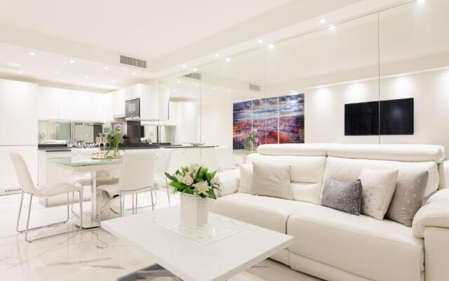 On la Croisette: New 2 Bedrooms with Sea View