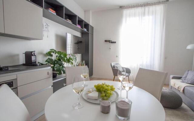 Luxury And Spacious Apartment (Bocconi)
