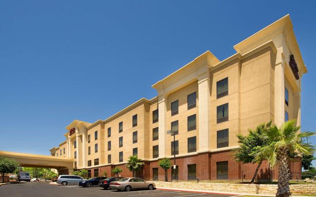 Hampton Inn & Suites San Antonio-Airport