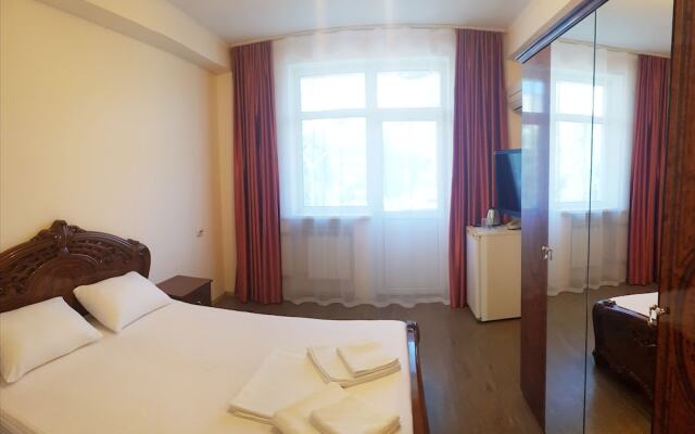 Paradise Hotel