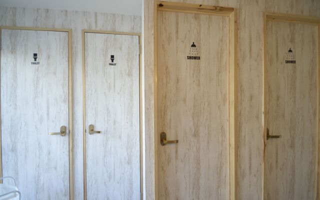 R Guest House - Hostel
