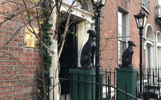 Leeson Apartments