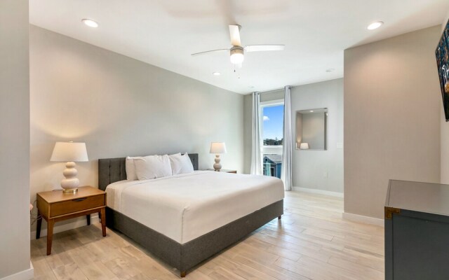 Modern 4BR Townhouse Near French Quarter