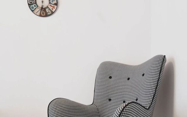 "Daydreamers Flat", staircase to Neos Kosmos