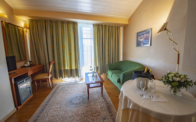 Rex Hotel