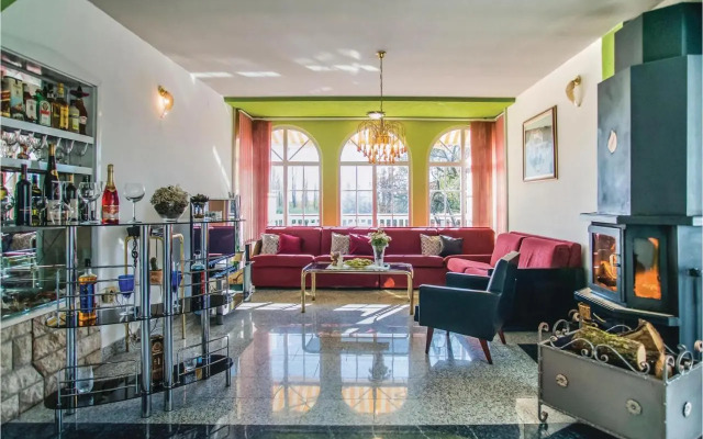 Three-Bedroom Holiday Home in Imotski