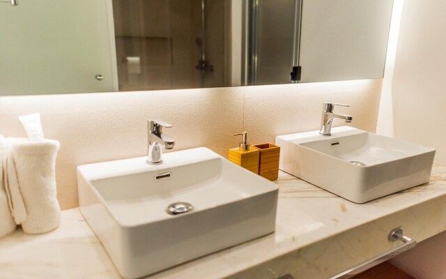 Beautiful apt Best Location Terrace With Pool Access