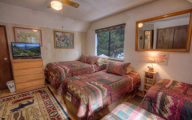 Bambi's Bunkhouse 3 Bedroom Home by RedAwning