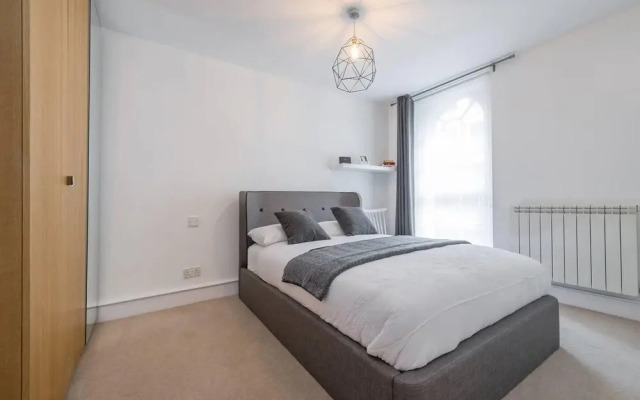 1BR Duplex Apartment 10 min From Regents Park