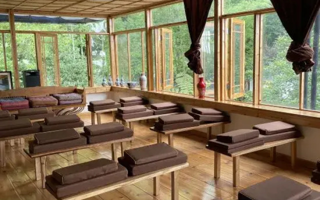 Emei Bamboo Hills Private Hot Spring Hostel