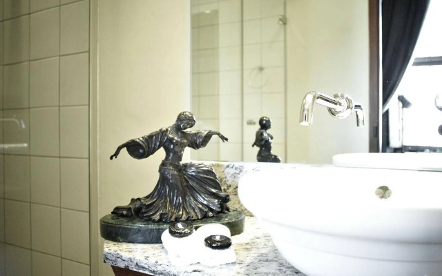 Dutch Manor Antique Hotel