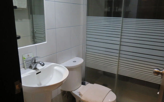 The Pinnacle Hotel and Suites