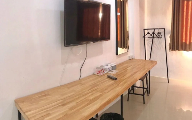 Tonggrila Patong Hostel - Adults Only