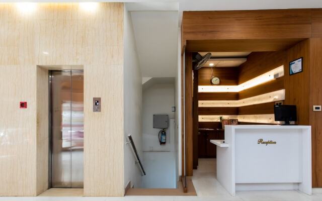 Capital O 27658 Hotel New Mohit Regency