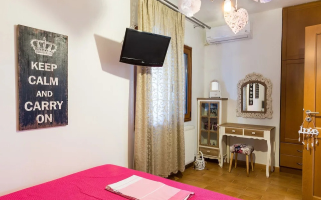 Dream Lux Flat with Great Outdoor Pool & Parking
