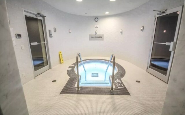 High-Rise Junior 2Br Condo downtown