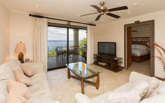 Ocean View Condo - Few minute walk to the beach and restaurants