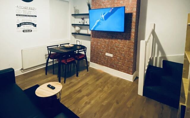 Spacious Four Bedroom Home, 3 Bathrooms - Coventry