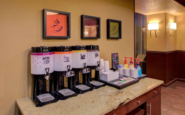 Hampton Inn & Suites Ontario