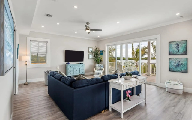 Mastway House by Brightwild Pool Dock