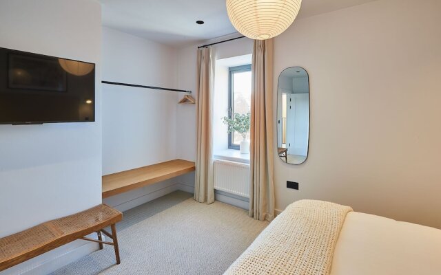 Host Stay Taylor Street