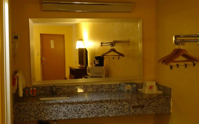 Econo Lodge Fredericksburg near I-95
