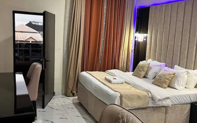 Gold Rhino Hotel