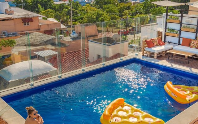 Nomads Hotel & Rooftop Pool