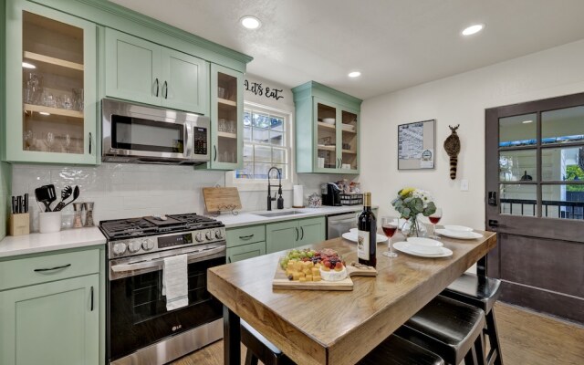 Southern Charm - Near Main With Hot Tub