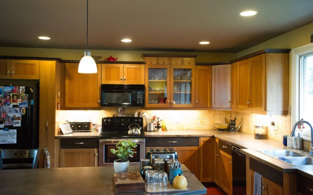 Auberge Kicking Horse Guest House