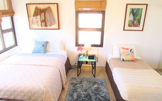 Waikiki Banyan Oceanview 24th Floor