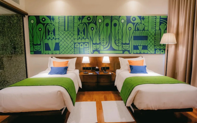 Waters Edge Hotel