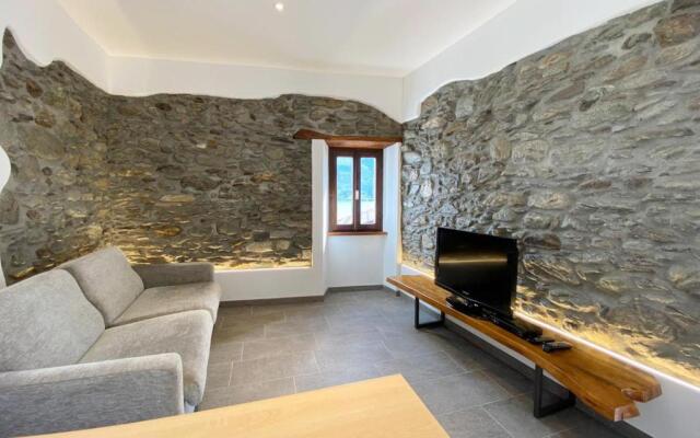 Independent Stone House with Lake View