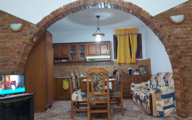 House With 2 Bedrooms In Berat With Wifi