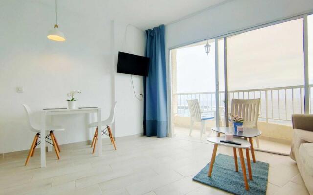 Studio with wonderful ocean view and WiFi