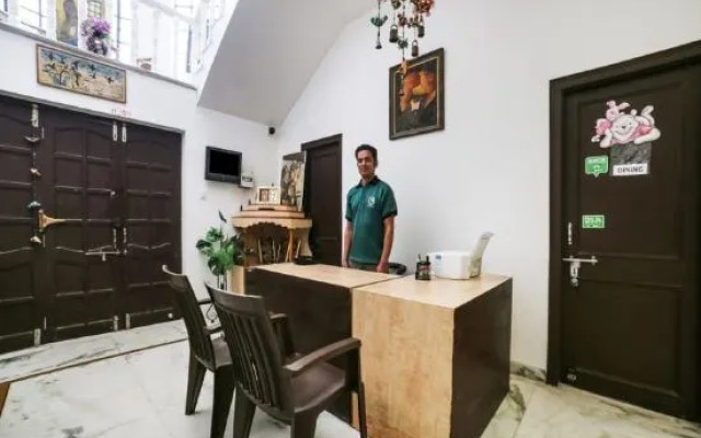 Royal Stay by OYO Rooms