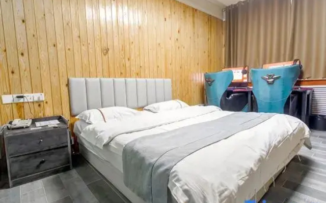 Linqu Reni e-Sports Hotel (Huangshan Road Branch)