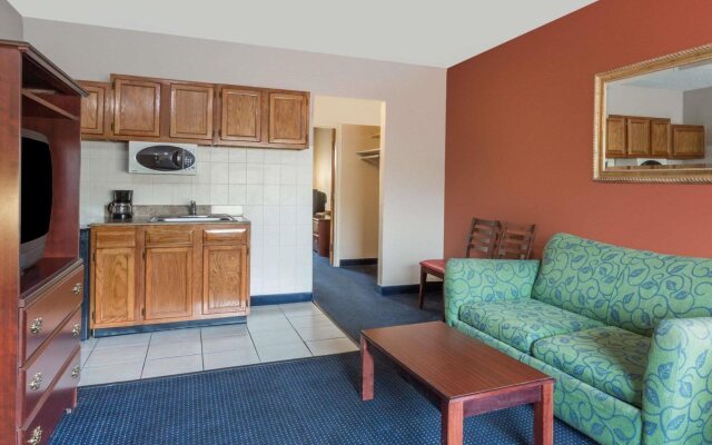 Breeze Inn & Suites