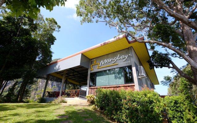 Barefeet Heaven Hill Naturist Resort