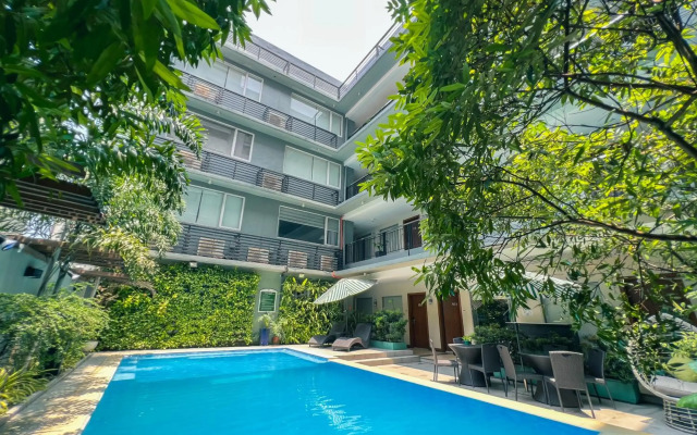 88 Courtyard Hotel