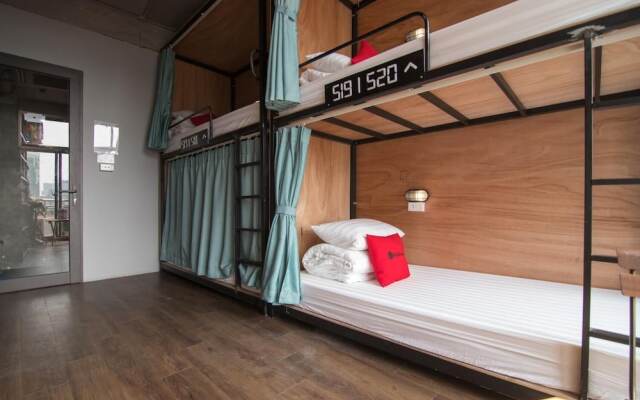 Soft Pillow Hostel - Adults Only