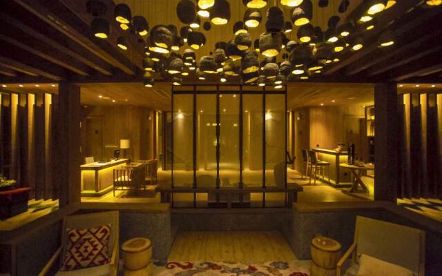 LUX Tea Horse Road Deqin Benzilan